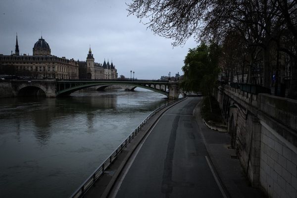 Les quais de Seine photographiés quelques jours après l'annonce du premier confinement, le 16 mars 2020.