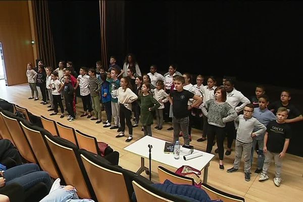 Des enfants d'une école maternelle de Draguignan sont initiés à l'opéra