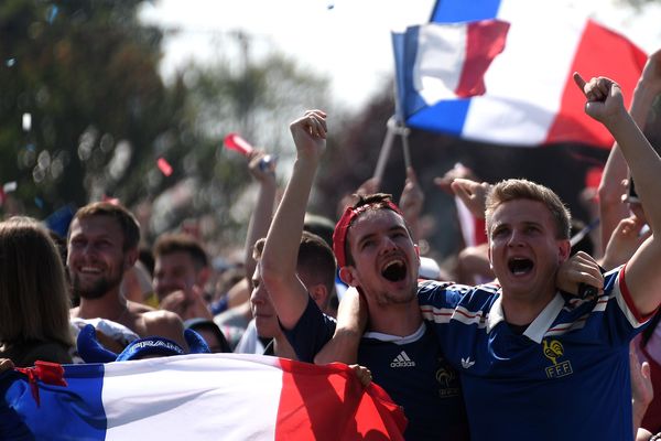 La joie des supporters des Bleus lors de la victoire contre l'Uruguay le 6 juillet 2018, dans une fan zone de Strasbourg (image d'illustration).