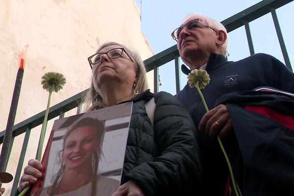 Les parents de Simona lors de l'hommage rendu aux victimes de l'effondrement de la rue d'Aubagne le 5 novembre 2024.