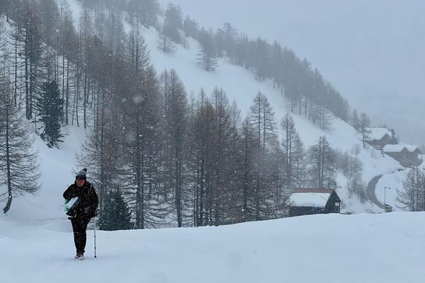 Il neige ce vendredi matin à Isola 2000.