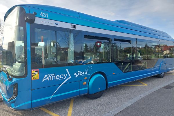 Une cycliste de 83 ans a été percutée par un bus de la Sibra, le 5 juillet 2024, à Annecy. (Illustration)