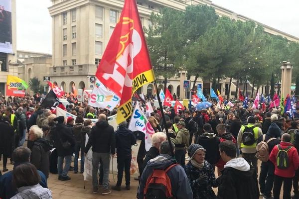 Avant le départ de la manifestation du 17 décembre 2019 contre la réforme des retraites à Montpellier