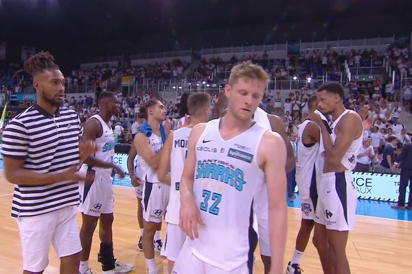 Les sharks d'Antibes s'inclinent 67-76 face à l'ADA Blois 41 dans la finale Pro B de Basket