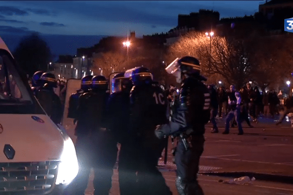 Samedi soir aux abords de l'hôtel Dieu.