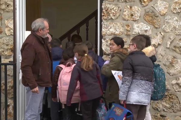 Professeurs, élèves, parents, tout le monde se soutien dans le hameau d'Immarmont