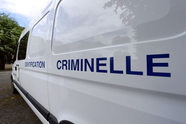 Le camion des techniciens de l'identification criminelle de la Gendarmerie nationale