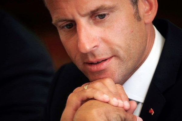 Viendra ? Viendra pas ? Emmanuel Macron aurait décliné l'invitation de la Fédération de sapeurs pompiers français .   