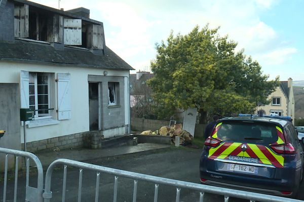 L'incendie de cette maison de Pont-de-Buis a coûté la vie à une adolescente de 14 ans. Il serait d'origine volontaire