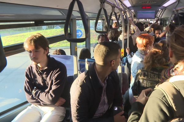 Trois heures  dans les transports en commun chaque jour pour rallier Pont-Péan à la fac de ker Lann Bruz