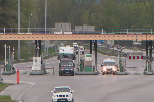 Le péage de Crolles sur l'A41.