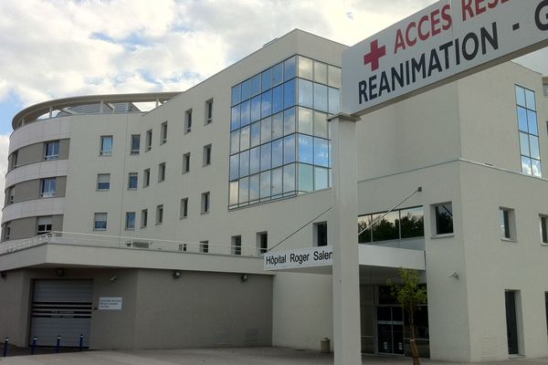 Le patient est hospitalisé en réanimation au CHR de Lille. 