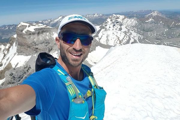 Le trailer Guillaume Beauxis en haut du Monte Perdido (3355 mètres), l'un de ses 3 objectifs du 25 juillet prochain.