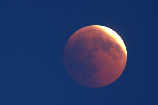 L'éclipse lunaire du 27 juillet a pu être observée de toute la France ... quand il n'y avait pas de nuages. Pour les malchanceux, des rattrapages sont possibles ! (Illustration)