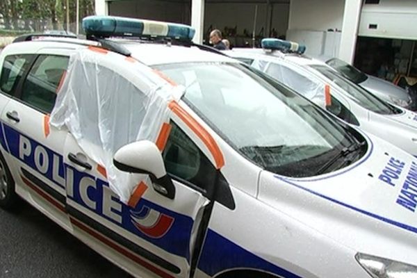 La voiture de police percutée par le chauffard