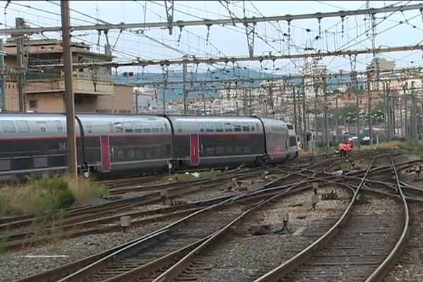 De nombreux voyageurs ont passé la nuit à la gare suite au déraillement du TGV