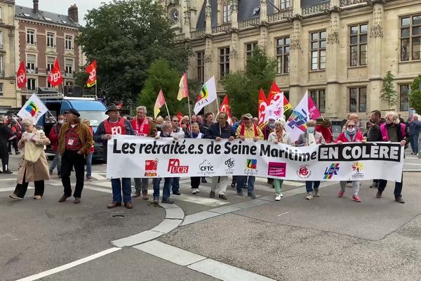 1er octobre 2021 : manifestation des retraités de Seine-Maritime dans les rues de Rouen entre le palais de justice et la préfecture.


