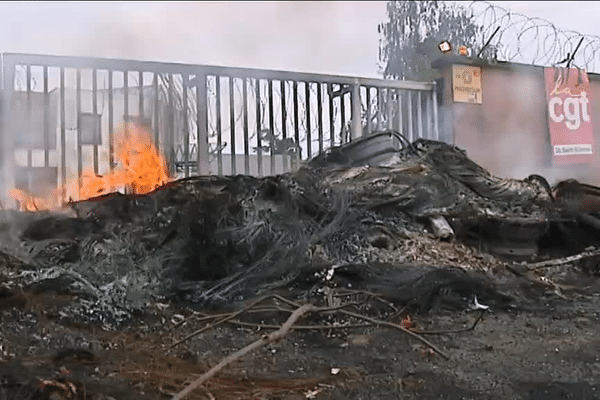 PROSEGUR : devant l'entrée du site de la Talaudière le 15/9/15