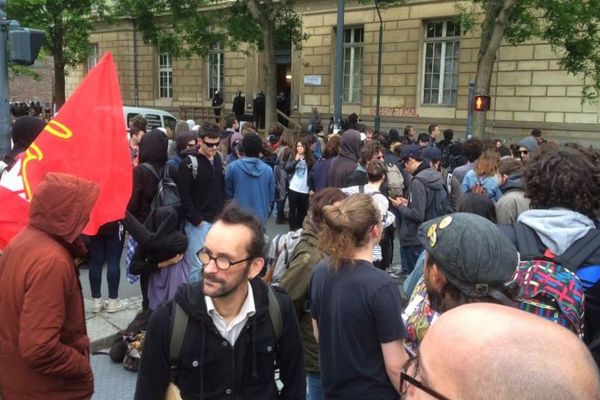 Les manifestants place Pasteur à Rennes