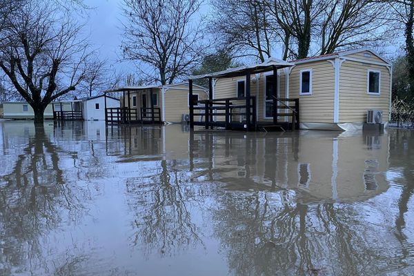 Les mobil-homes se sont retrouvés les pieds dans l'eau, immergés par un mètre trente.