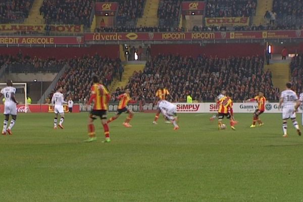 Lens fait match nul face à Clermont, vendredi 11 mars 2016.