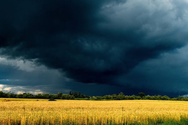 Un ciel chaotique et une chaleur pesante 