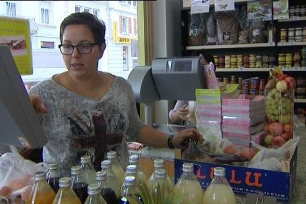 A la réception des fruits et légumes, aux étals, à la caisse Clotilde Jacoulot est partout !