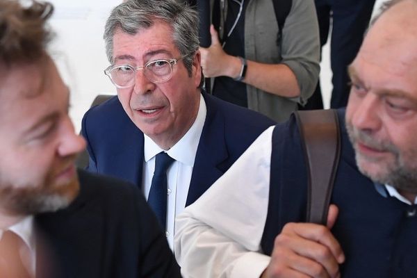 Patrick Balkany et ses avocats Antoine Vey (à gauche) et Eric Dupond-Moretti (à droite), le 19 juin 2019.