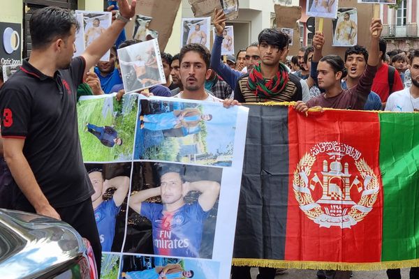 Cent quarante personnes se retrouvent pour une marche blanche dans les rues de Colmar en mémoire de la victime Abdul Quayyem Ahmadzai