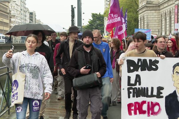 400 personnes ont défilé ce 21 septembre pour dire leur tristesse et leur colère après la nomination de Michel Barnier à Matignon.