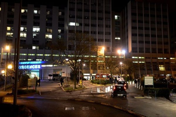 Le blessé par balle a été soigné à l'hôpital Michallon de La Tronche.