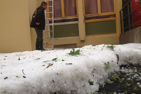 La couche de glace a atteint 30 cm par endroits.