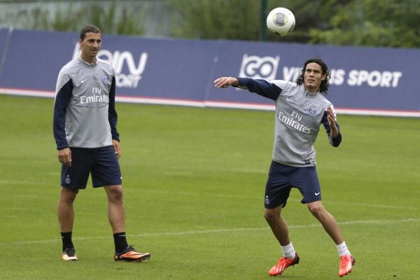 Les joueurs du Paris Saint-Germain, le Suédois Zlatan Ibrahimovic et l'Uruguyen Edinson Cavani, s'entraînent à Clairefontaine à quelques jours de la reprise de la Ligue 1.