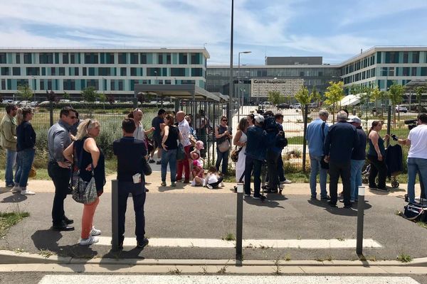 Une dizaine de parents d'élèves s'est rendue à l'hôpital de Carcassonne pour faire mesurer le taux d'arsenic dans les urines de leur enfant - 19 juin 2019