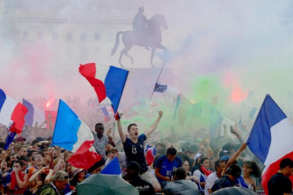 Lors de la coupe du monde 2018, la mise en place improvisée d'une "Fan zone" sur la place Bellecour n'avait pas permis de limiter les débordements. Des casseurs avaient gâché la fête dès la fin du match.