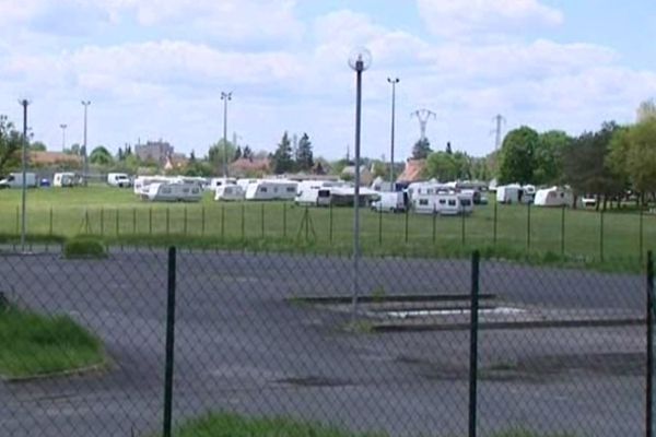 Campement sauvage des Gens du voyage dans l'agglomération de Châteauroux (Indre)