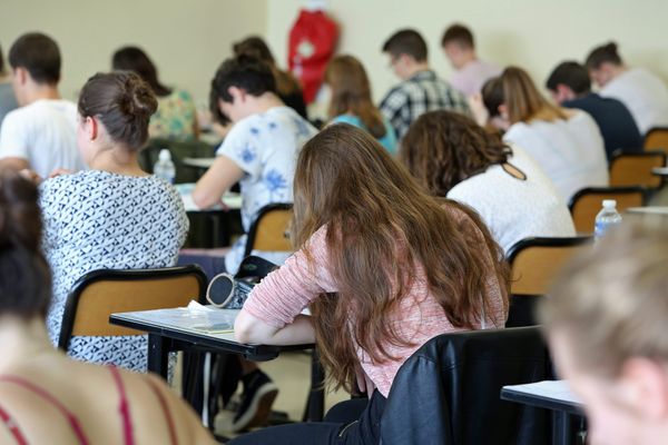 Depuis plus de 200 ans, la scolarité des jeunes Français est sanctionnée par les épreuves du baccalauréat.