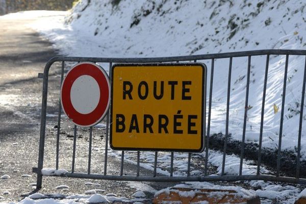 Malgré la fermeture du col d'Allos, des vacanciers perdus se sont retrouvés bloqué ce samedi.