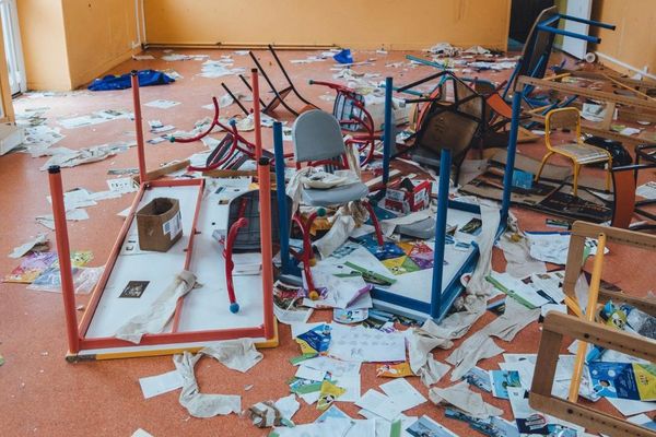 Le bâtiment d'une ancienne école de La Hague (Manche), dégradé pendant le week-end du 26 et du 27 octobre 2024.