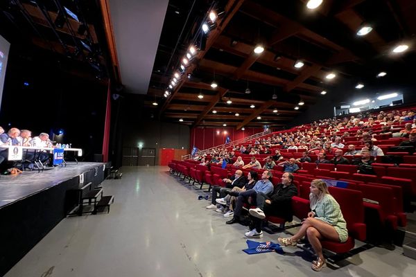 Plus d'une centaine de policiers de 21 départements du sud de la France étaient rassemblés à Lunel dans l'Hérault. Ils ont exprimé leur colère face à des conditions de travail de plus en plus difficiles.