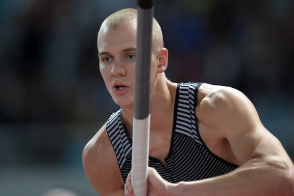 Le 14 mai 2016, l'Américain Sam Kendricks surpasse Renaud Lavillenie à Shanghai.