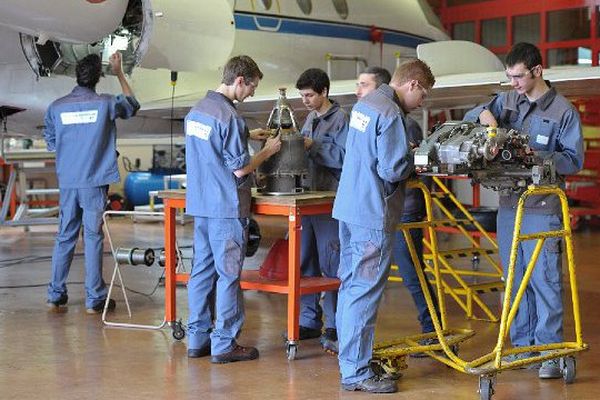 Des étudiants de l'Aérocampus de Latresne en Gironde