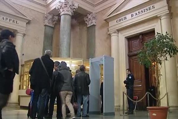 A l'entrée de la cour d'assises de Montpellier