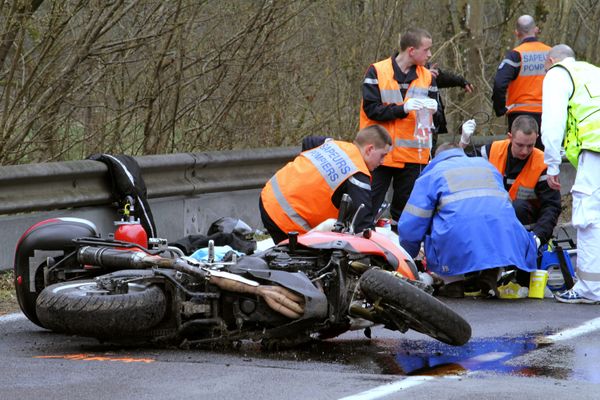 Un motard a été grièvement blessé après avoir chuté seul à moto dans le Gers.