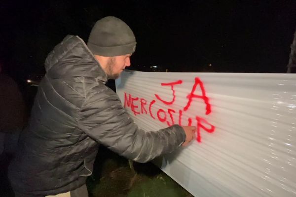 Des slogans ont été affichés pour dénoncer l'accord Mercosur