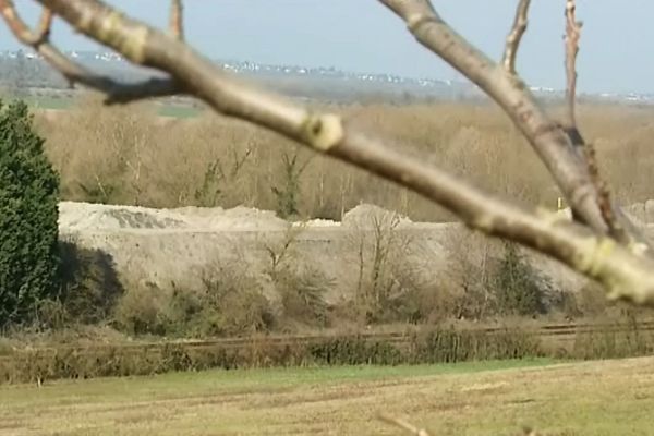 Ce sont les monticules de poussières générés par l'usine de recyclage Harsco Metals and Minerals qui inquiètent les riverains de Sauvigny-les-Bois