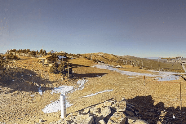 La neige qui est tombée jeudi 21 novembre n'a pas tenu en haut de la station des Angles. Mercredi 27 novembre 2024.