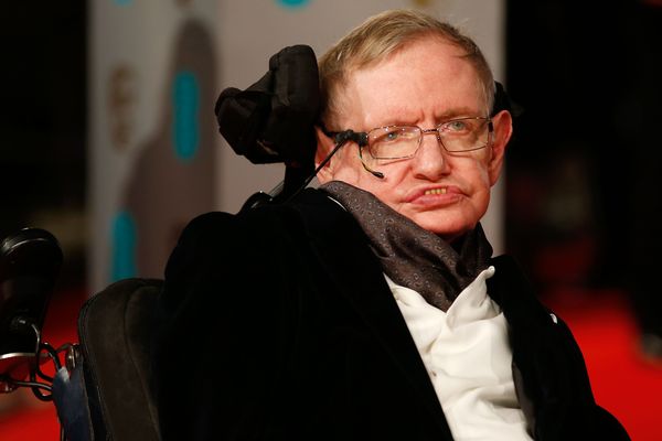 Stephen Hawking, génialissime physicien britannique, est mort ce 14 mars. 