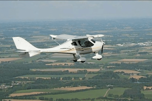 C'est à bord de ce type d'ULM qu'un pilote italien a survolé en 2006 la centrale de Flamanville