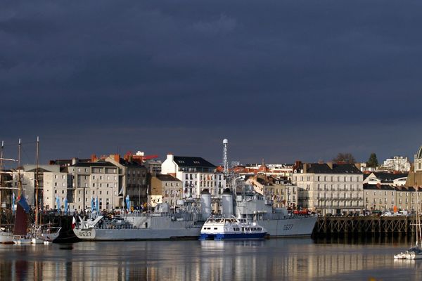 Le maillé Brézé, le long du quai Ernest Renaud, à Nantes.